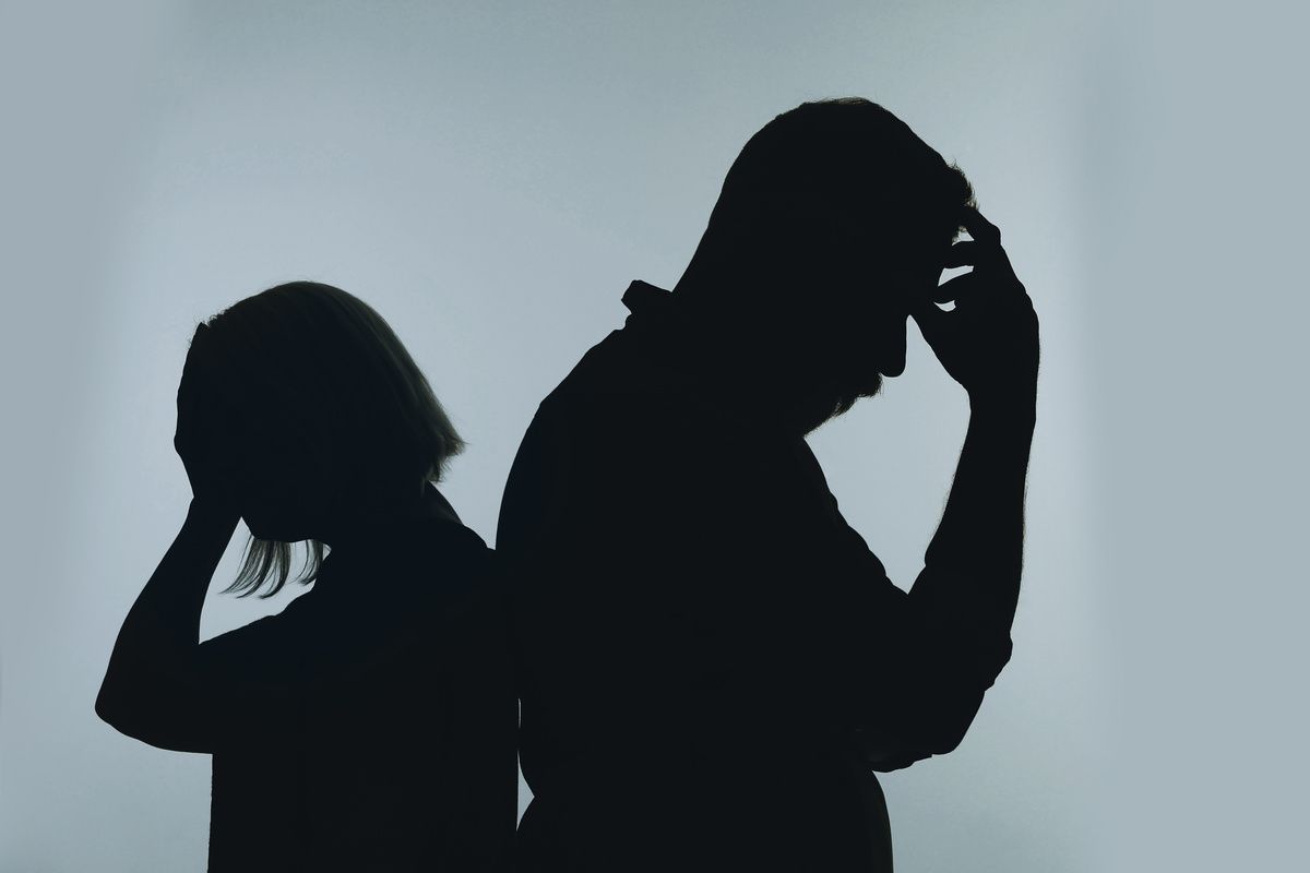 Anxious couple, silhouette